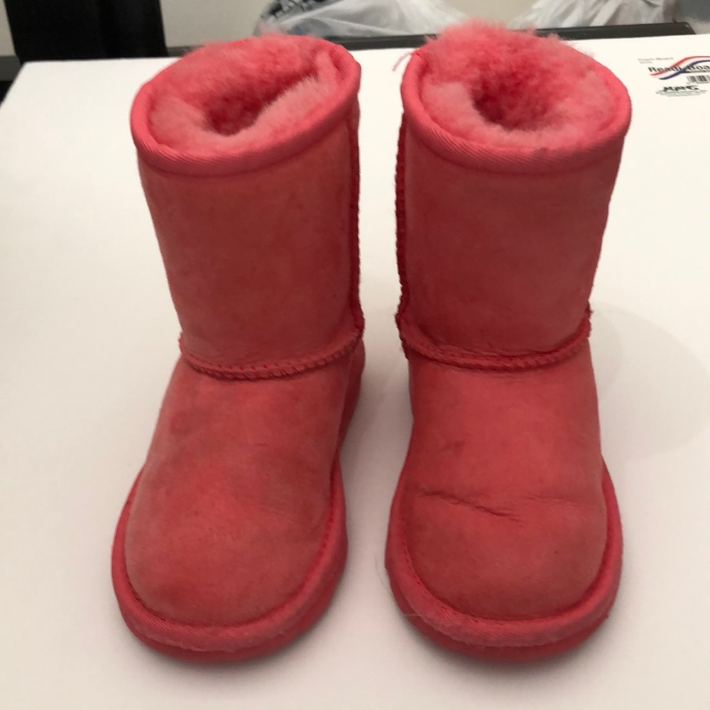 UGG WINTER BOOTS CLASSIC SHORT II KIDS-BABYS (1–3 YEARS)